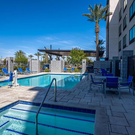 Holiday Inn Express & Suites - Gilbert - Mesa Gateway Airport Buitenkant foto
