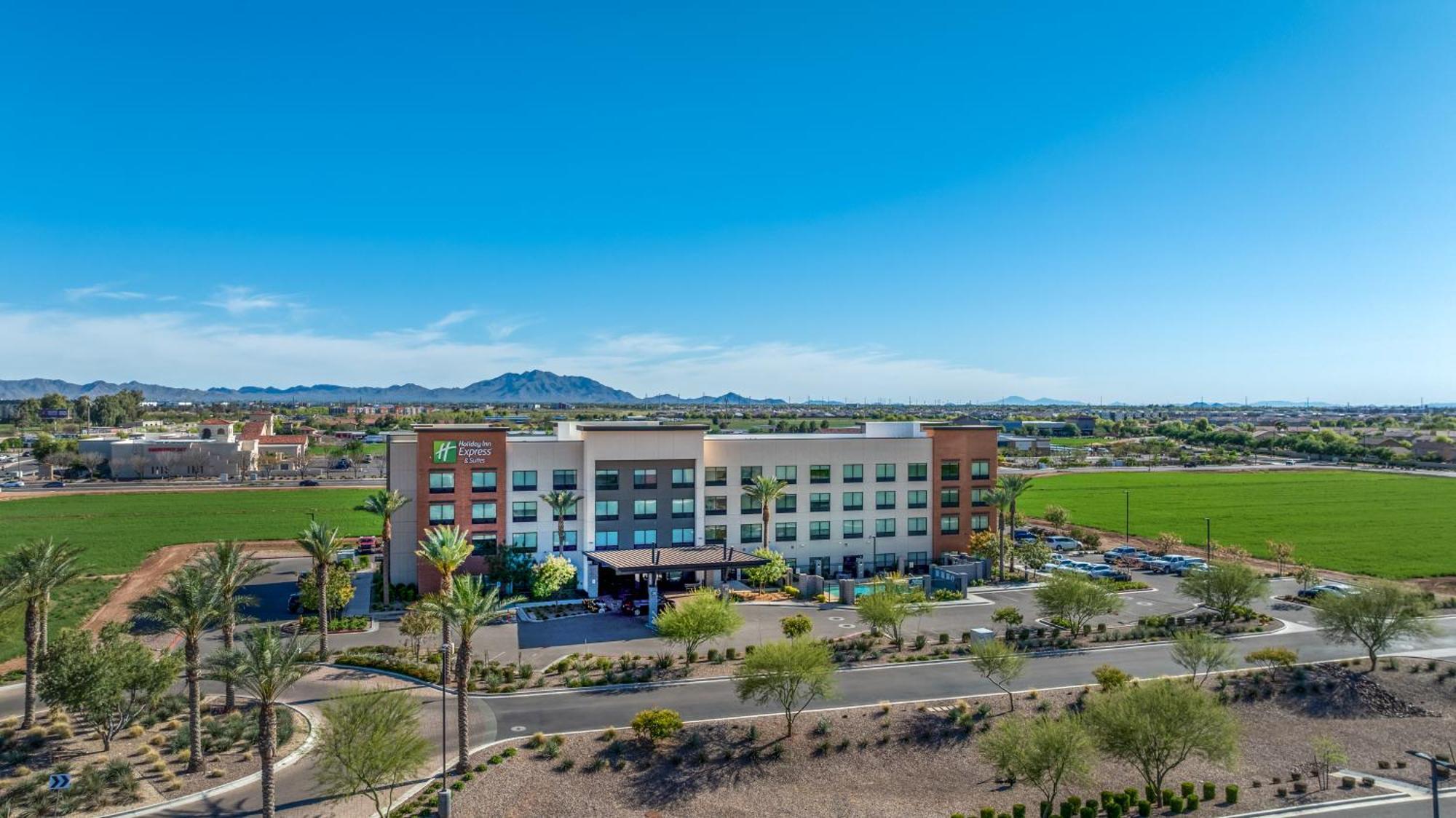 Holiday Inn Express & Suites - Gilbert - Mesa Gateway Airport Buitenkant foto