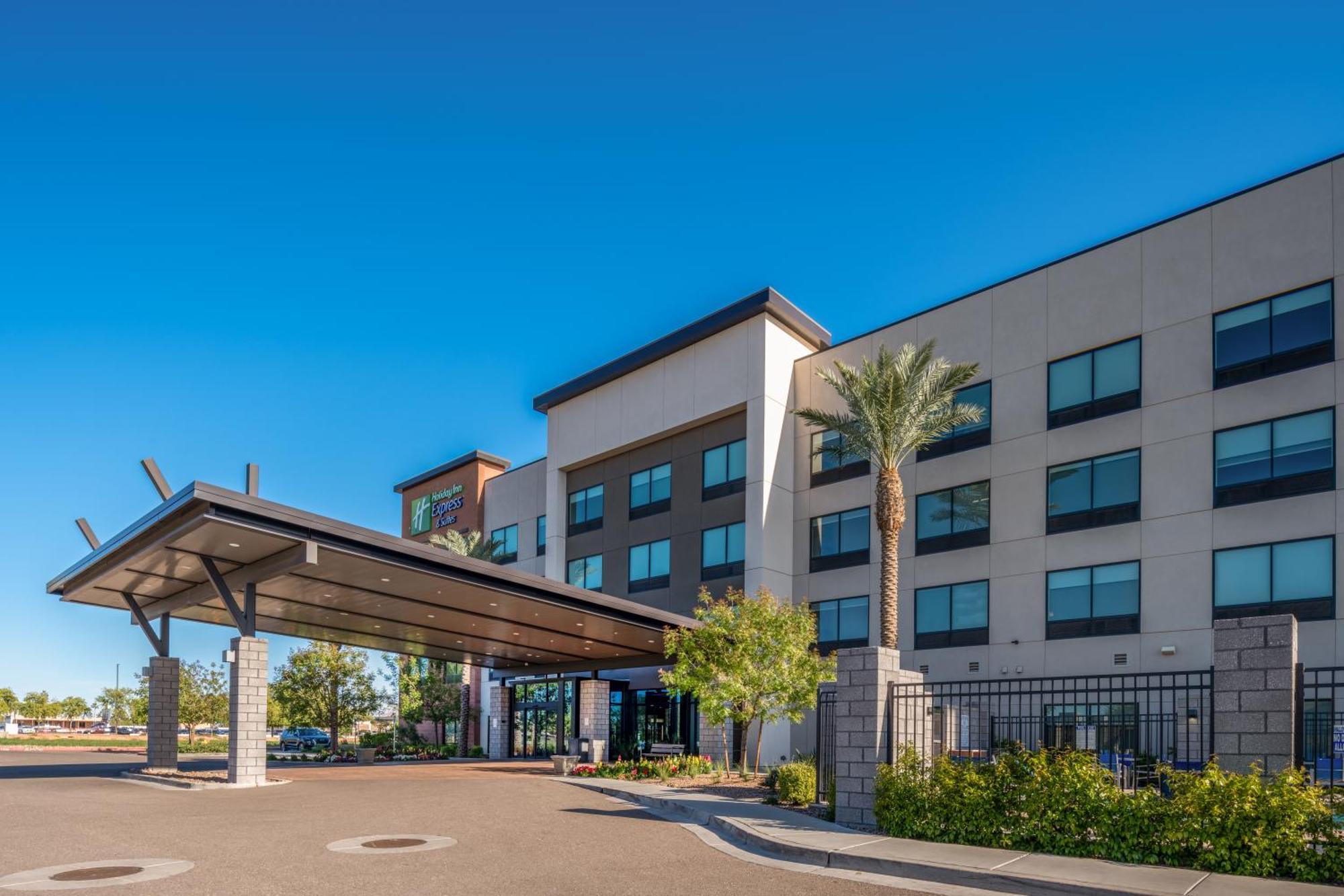 Holiday Inn Express & Suites - Gilbert - Mesa Gateway Airport Buitenkant foto
