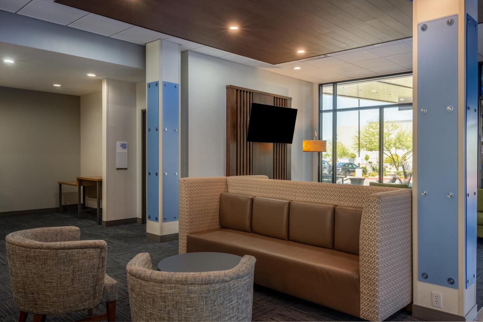 Holiday Inn Express & Suites - Gilbert - Mesa Gateway Airport Buitenkant foto