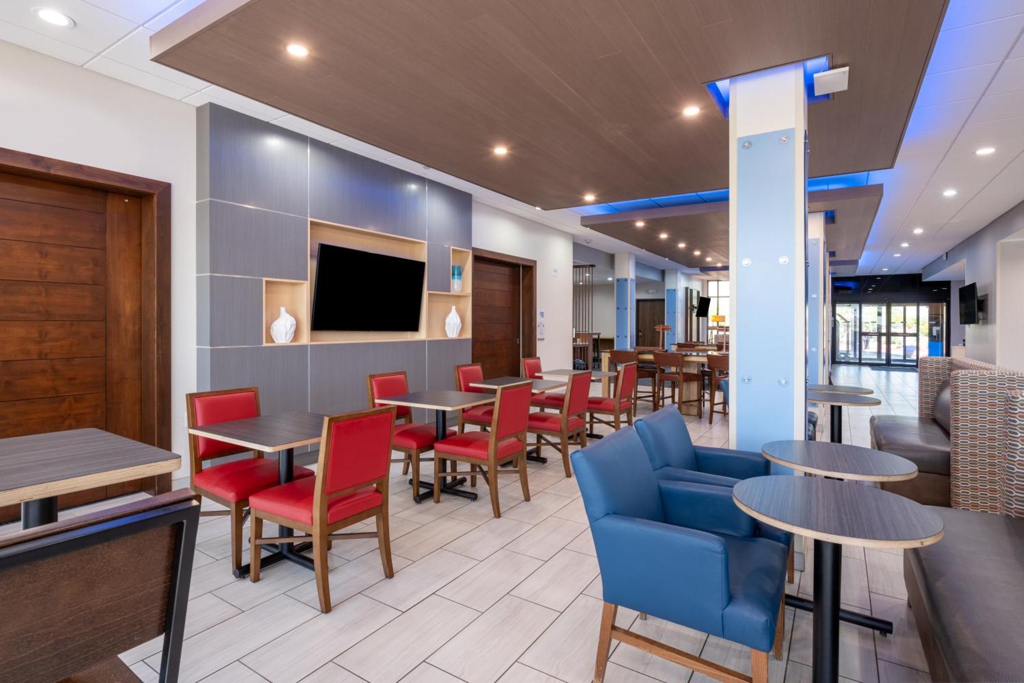 Holiday Inn Express & Suites - Gilbert - Mesa Gateway Airport Buitenkant foto